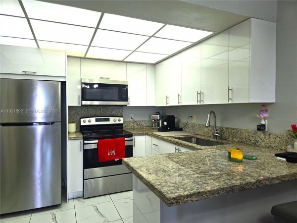 1750 W 56th St #216 Hialeah, FL 33012