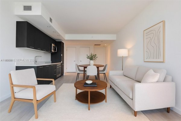 45 SW 9th St #2209 Miami, FL 33130