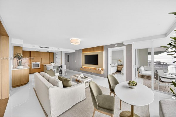 400 S Pointe Dr #1501 Miami Beach, FL 33139