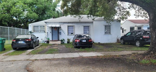 3621 SW 13th St Miami, FL 33145