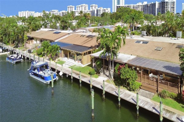 2619 S Parkview Dr Hallandale Beach, FL 33009