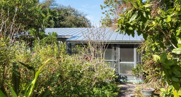 1529 NE 1st Ave Fort Lauderdale, FL 33304