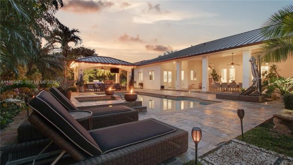 8050 SW 175th St Palmetto Bay, FL 33157