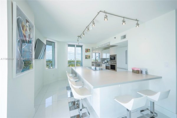 5900 Collins Ave #1401 Miami Beach, FL 33140