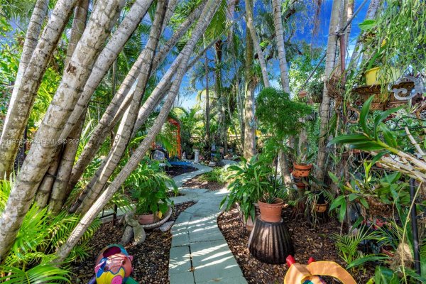 2361 SW 18th Ave Fort Lauderdale, FL 33315