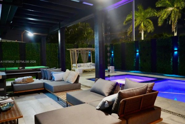 9351 SW 88th Ter Miami, FL 33176