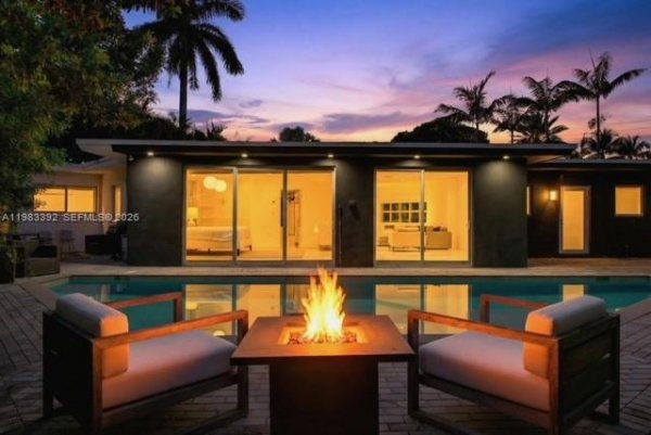 1000 N Shore Dr Miami Beach, FL 33141