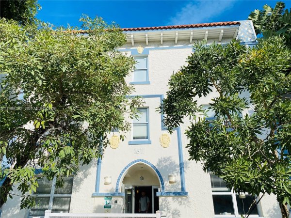 1611 Meridian Ave #305 Miami Beach, FL 33139
