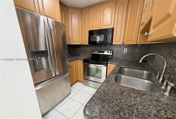 2565 W 56th St #101 Hialeah, FL 33016