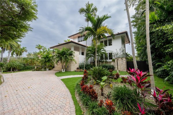 7125 Los Pinos Blvd Coral Gables, FL 33143