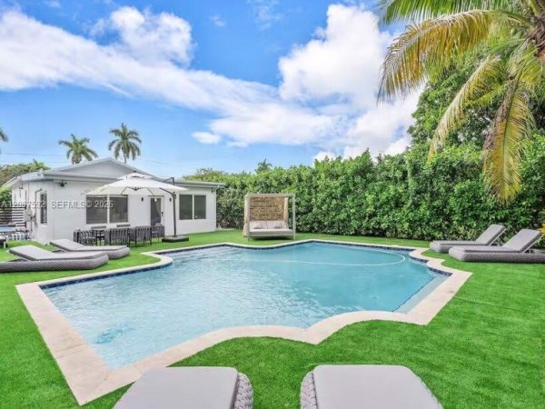 545 NW 52nd St Miami, FL 33127