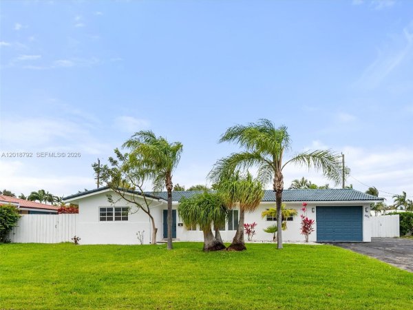 4211 NE 27th Ave Lighthouse Point, FL 33064