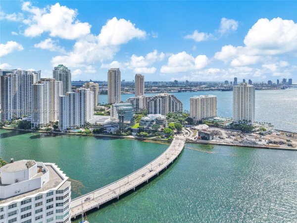 950 Brickell Bay Dr #4204 Miami, FL 33131