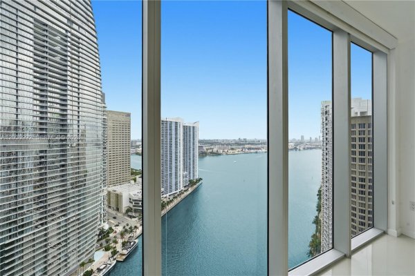 465 Brickell Ave #3202 Miami, FL 33131