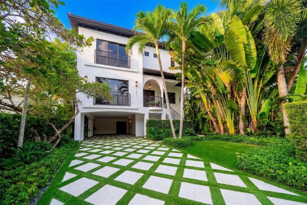 1803 S Bayshore Ln Miami, FL 33133
