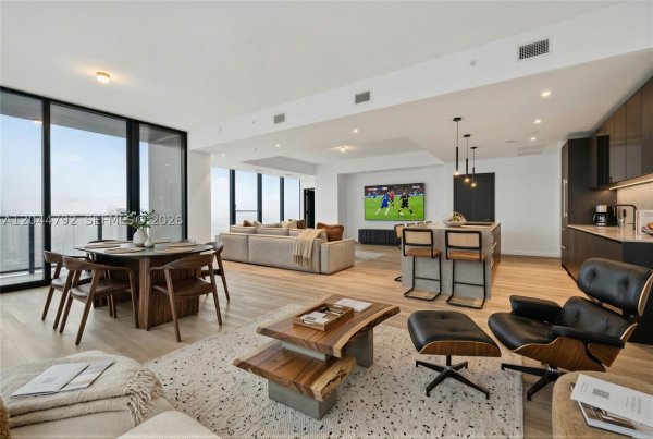 20 NE 11th #4703 Miami, FL 33132