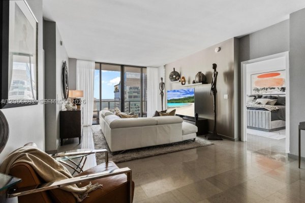 88 SW 7th St #3909 Miami, FL 33130