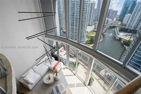 690 SW 1st Ct #2702 Miami, FL 33130