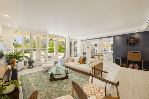 445 Grand Bay Dr #104 Key Biscayne, FL 33149