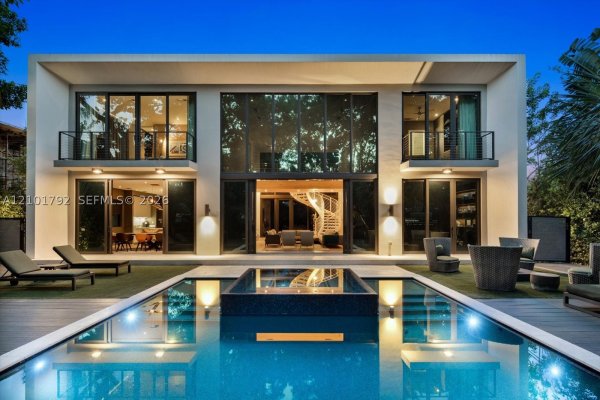 4322 Nautilus Dr Miami Beach, FL 33140