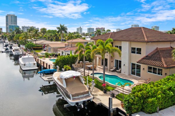 2461 SE 10th Pompano Beach, FL 33062