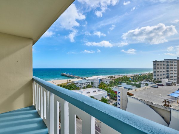 305 N Pompano Bch #1204 Pompano Beach, FL 33062