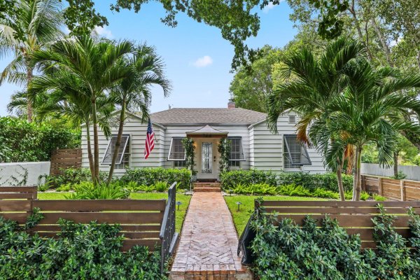 744 Sunset West Palm Beach, FL 33401