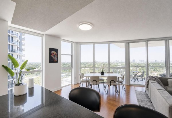 111 SE 8th #1402 Fort Lauderdale, FL 33301