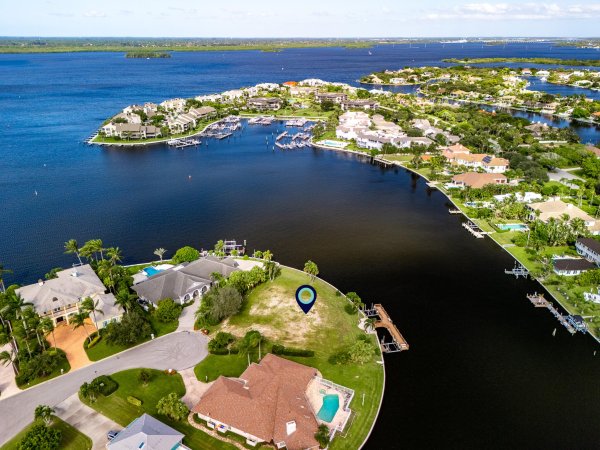 1946 Windward Way Vero Beach, FL 32963