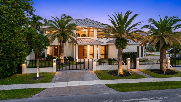 1400 Middle Riv Dr Fort Lauderdale, FL 33304