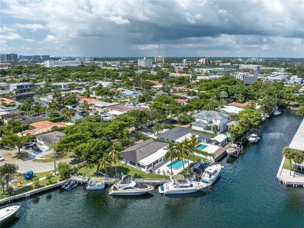 1975 Ixora Rd North Miami, FL 33181