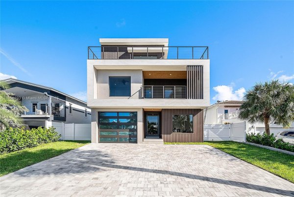 3225 Canal Dr Pompano Beach, FL 33062