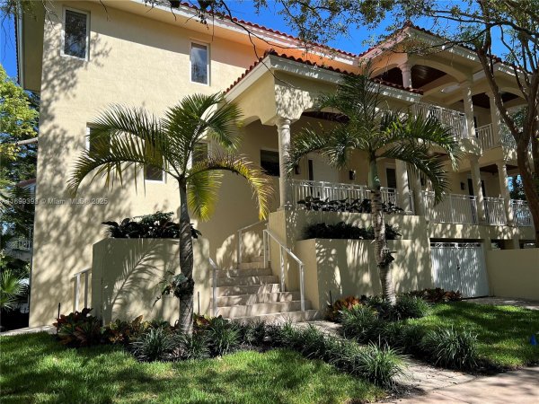 573 Satinwood Dr Key Biscayne, FL 33149 573 Satinwood Dr Key Biscayne, FL 33149