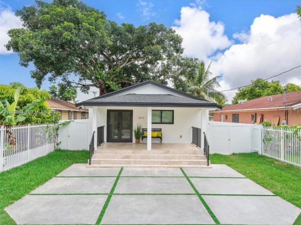 2171 NW 49th St Miami, FL 33142