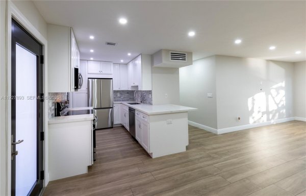 6855 Edgewater Dr #1DS Coral Gables, FL 33133