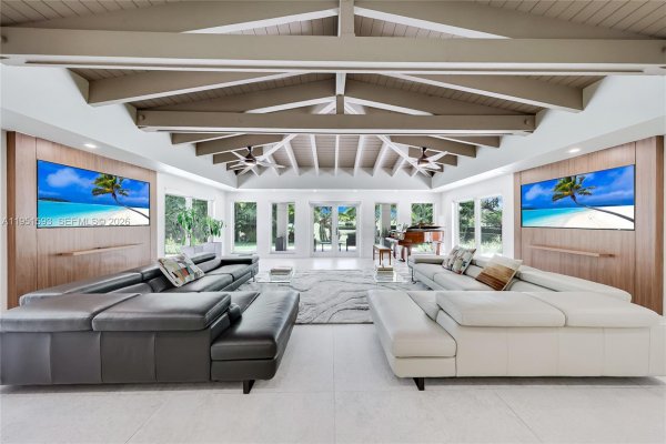 4144 Pinta Ct Coral Gables, FL 33146