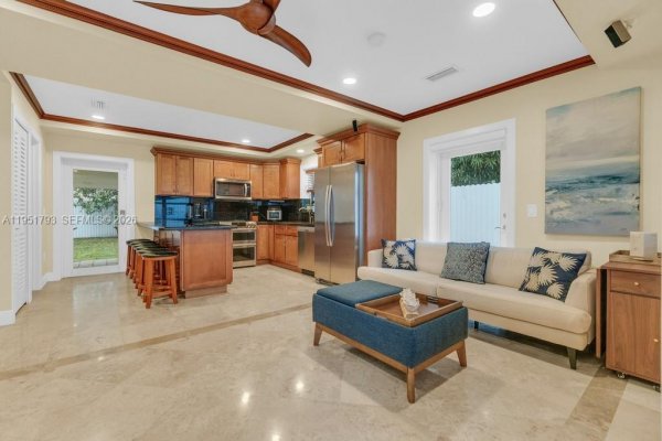 3655 SW 17th St Miami, FL 33145