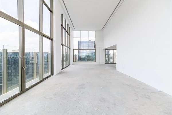 303 Rua Lopes Neto #21/22 