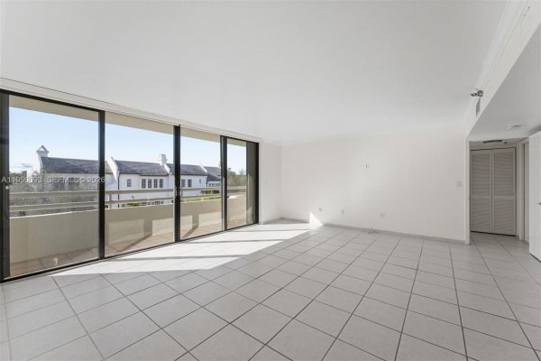 441 Valencia Ave #302 Coral Gables, FL 33134