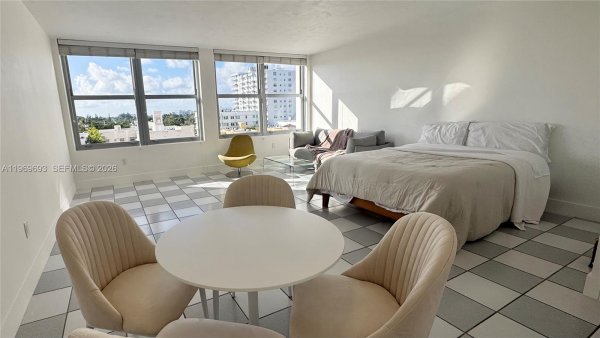 2899 Collins Ave #740 Miami Beach, FL 33140