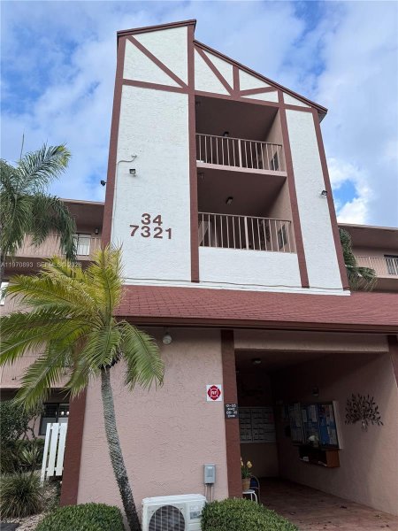 7321 Amberly Ln #302 Delray Beach, FL 33446
