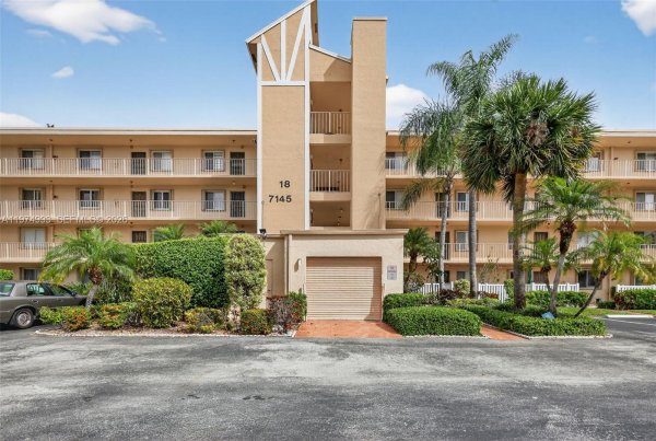 7145 N Huntington Ln #205 Delray Beach, FL 33446