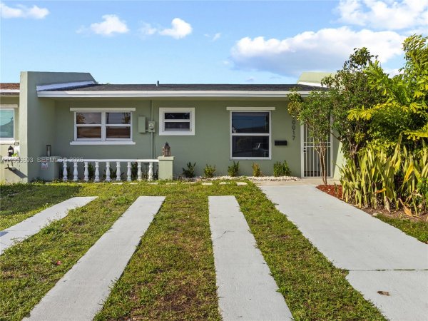 10017 SW 23rd Ter Miami, FL 33165