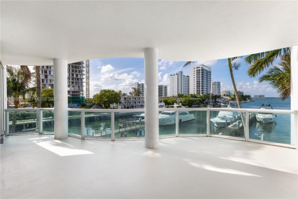 7914 Harbor Is Dr #205 North Bay Village, FL 33141