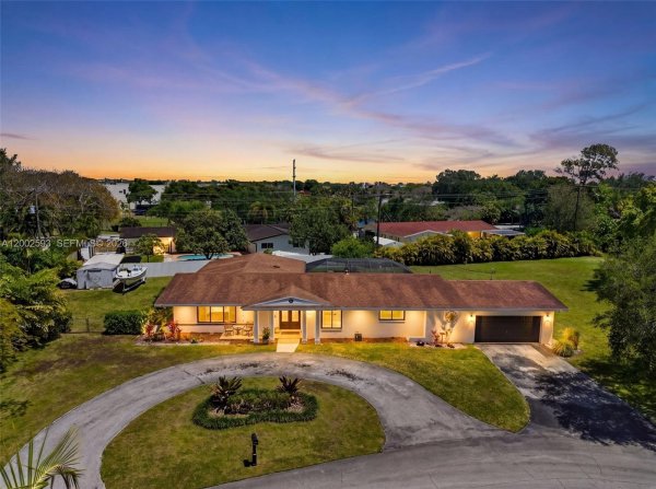 10431 SW 82nd Ct Miami, FL 33156