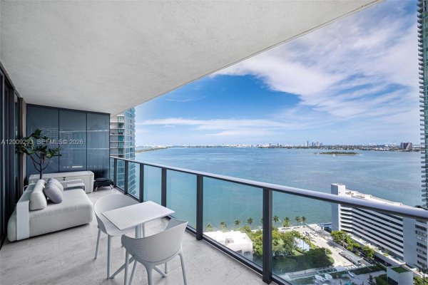 650 NE 32nd St #2101 Miami, FL 33137