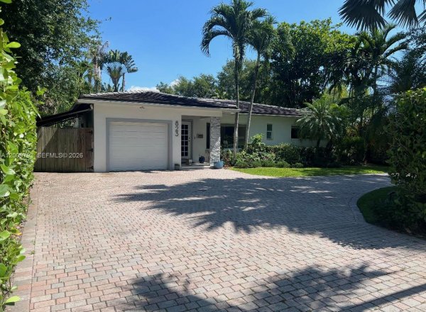 823 NE 107th St Biscayne Park, FL 33161