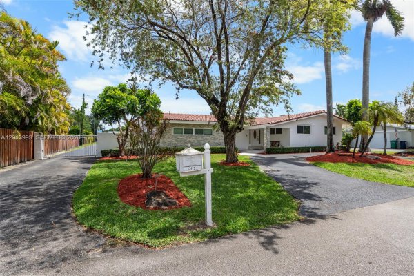 12425 SW 91st Ave Miami, FL 33176