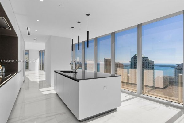 300 Biscayne Blvd Way #3801 Miami, FL 33131