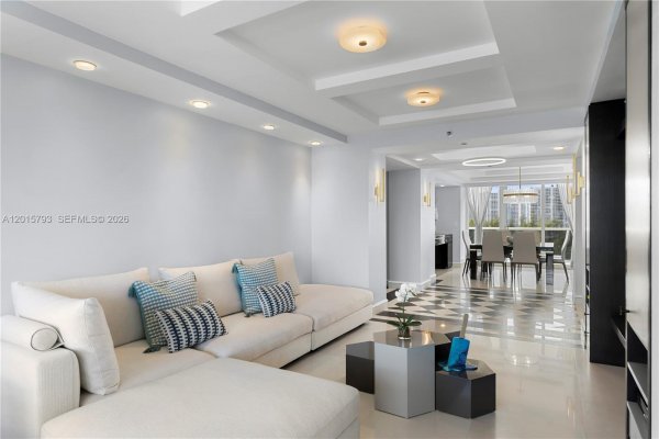 19111 Collins Ave #806 Sunny Isles Beach, FL 33160